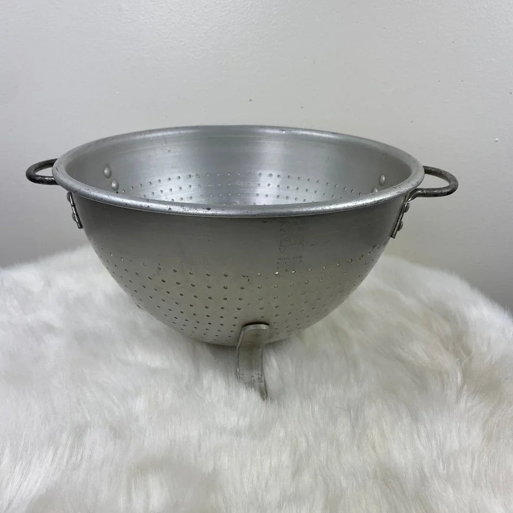 Vintage WEAR EVER heavy duty Aluminum -Colander Strainer- Footed Model A-3123